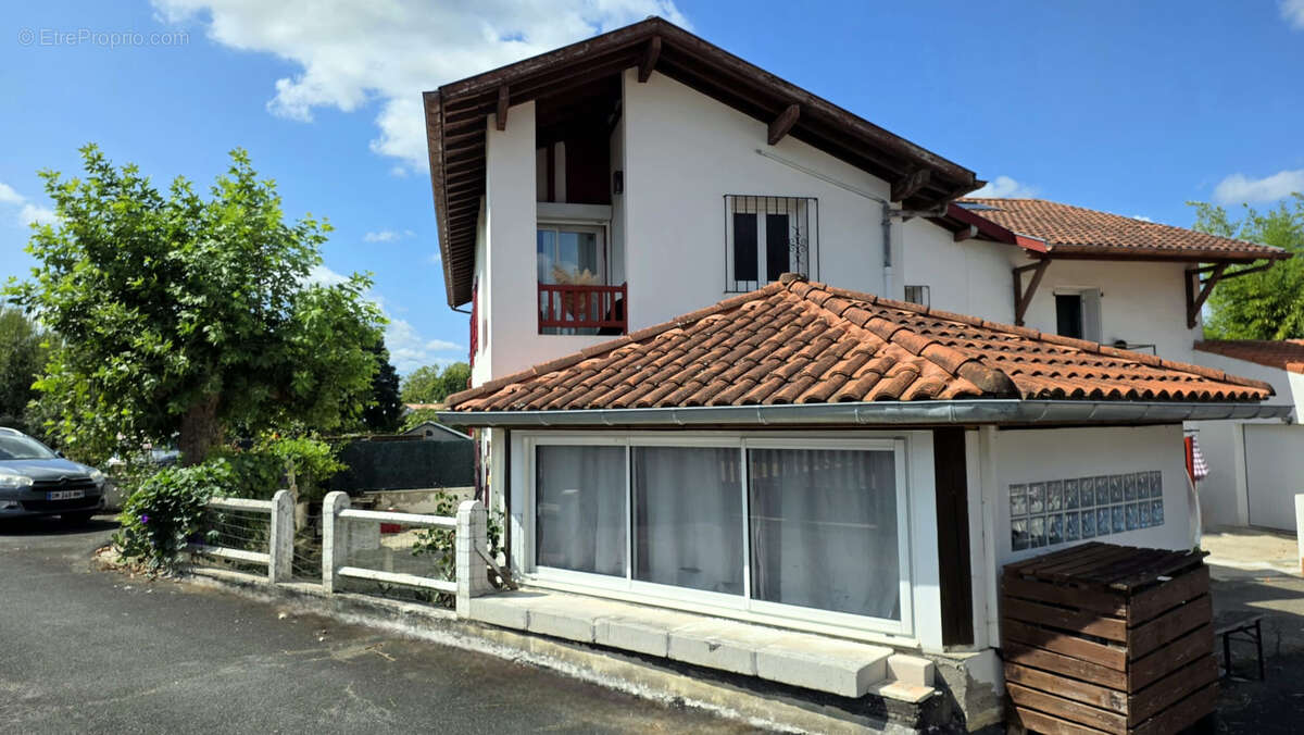 Appartement rdc t2 56m2 carrez + terrasse + parking exterieur - photo 17