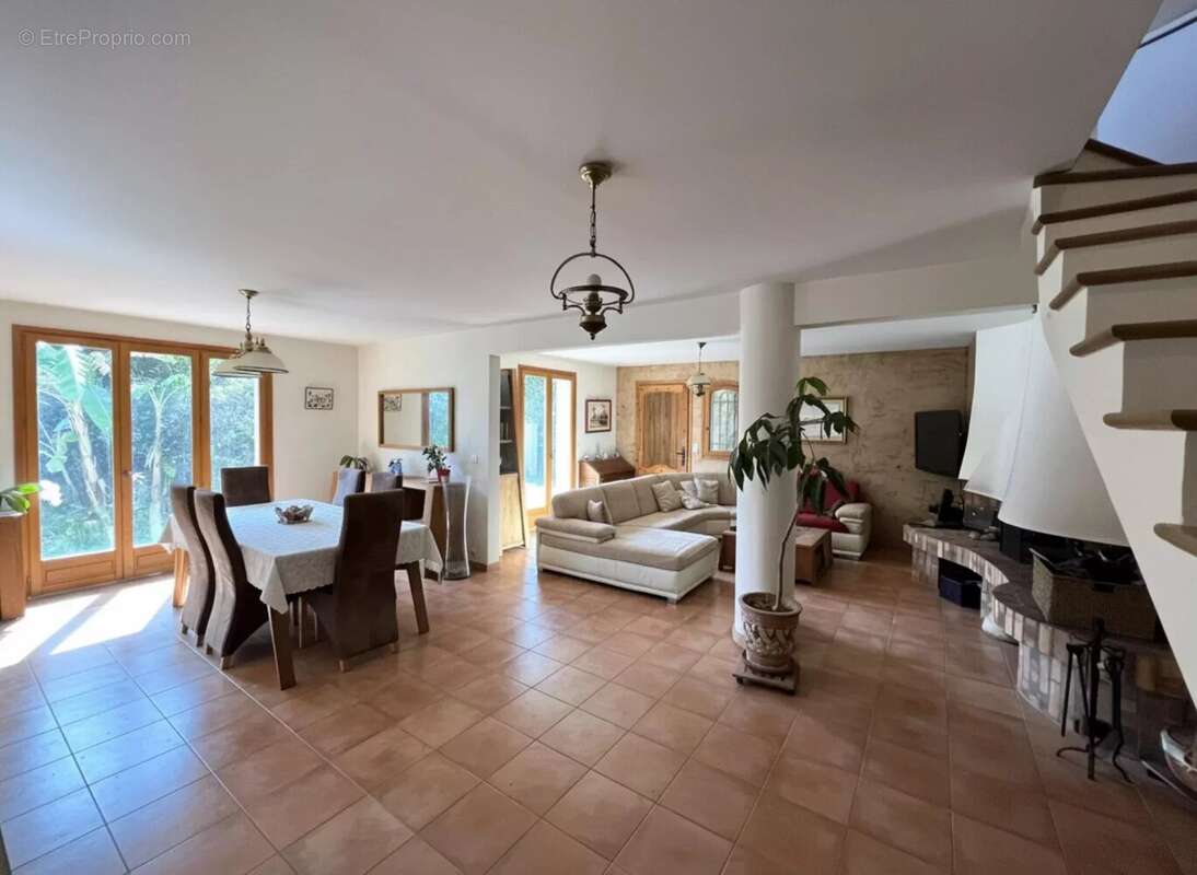 Maison à EZE