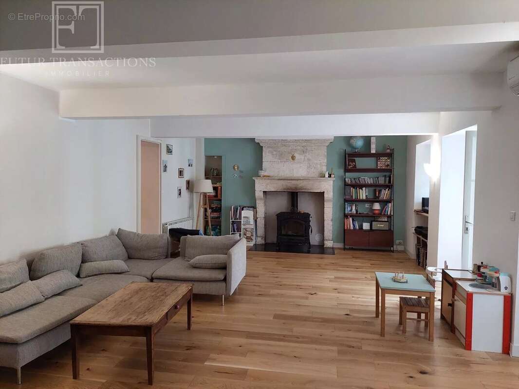 Maison à BOURDEILLES