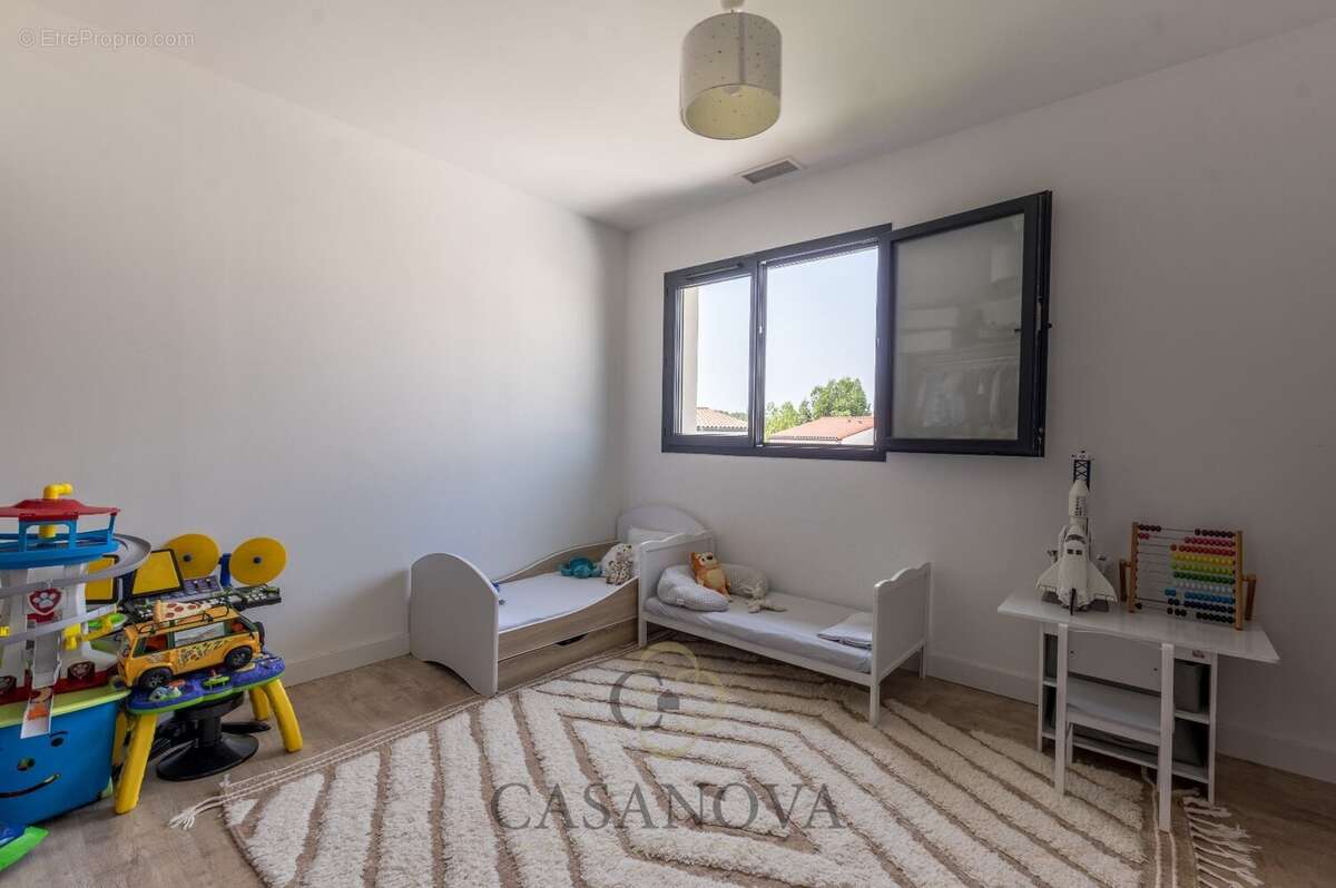 Montpellier Nord Villa contemporaine à Castelnau-le-Lez, 4 chambres, piscine, garage et bureau, proche tram - photo 14