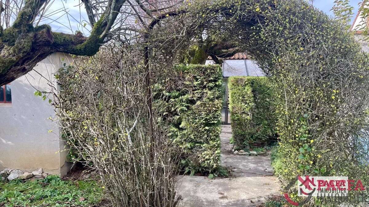 Maison de plain-pied avec jardin et double garage à Castres - photo 2