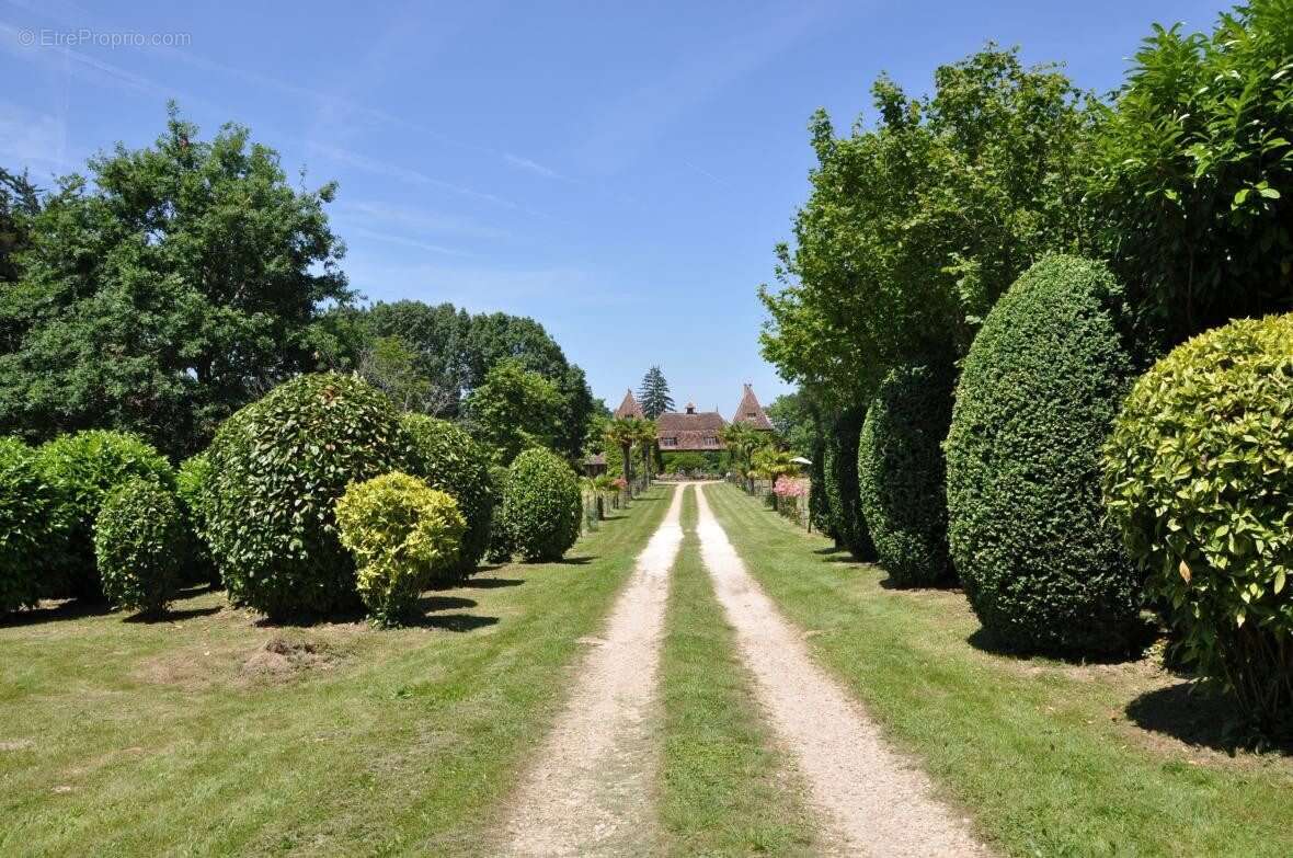 Maison à EGLISE-NEUVE-D&#039;ISSAC