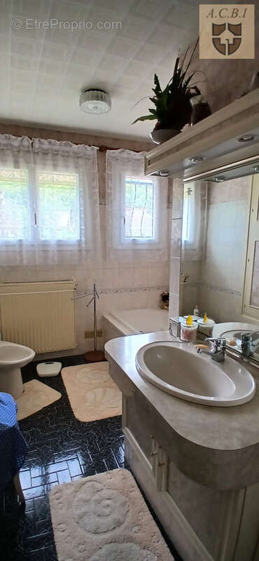A vendre - maison - photo 6