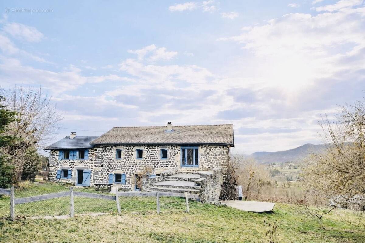 Maison à SAINT-JULIEN-CHAPTEUIL