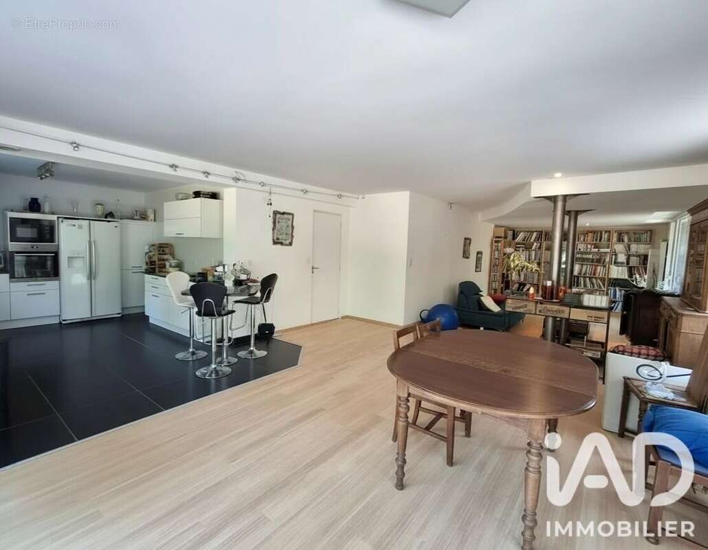 Maison 238 m² à Saint-Avertin  - photo 3