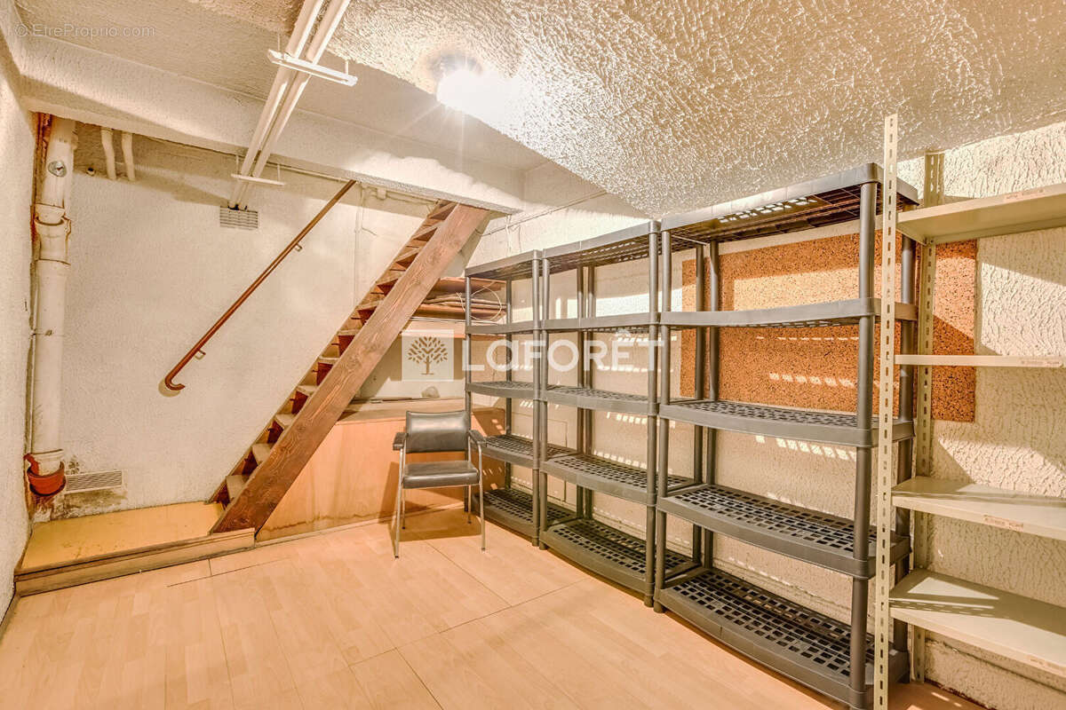 Local commercial Paris 38 m2 - photo 9