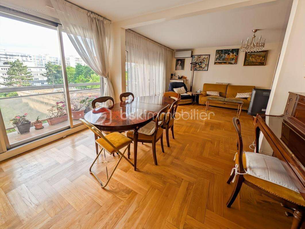 Appartement à PARIS-11E