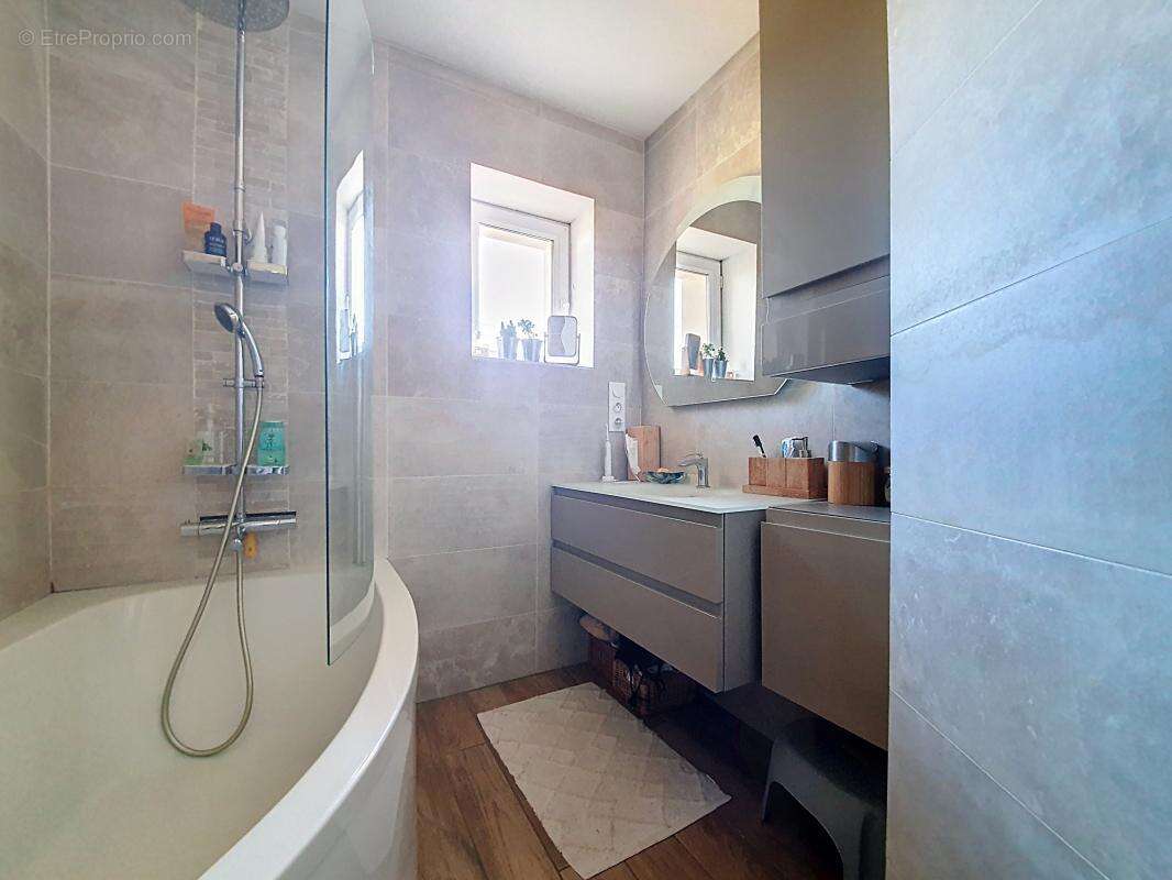 Maison à SAINT-PIERRE-DE-CHANDIEU