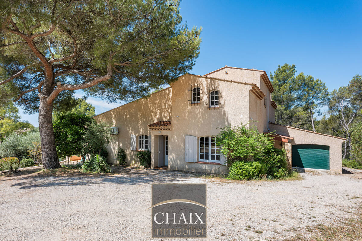 Maison à CEYRESTE
