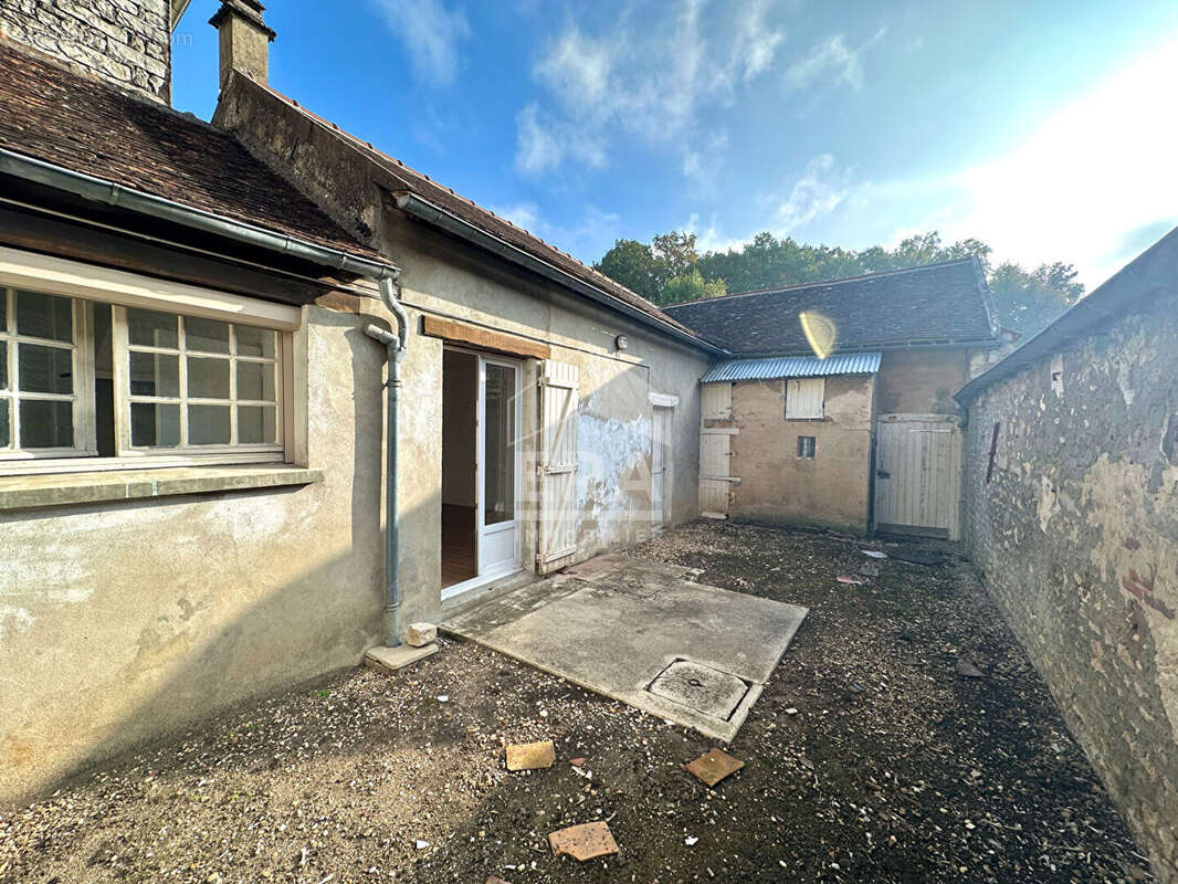 Maison à LORREZ-LE-BOCAGE-PREAUX