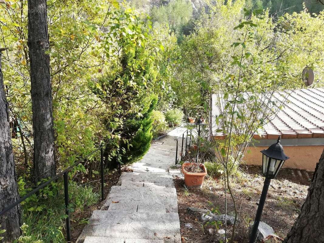 Maison à PUGET-ROSTANG