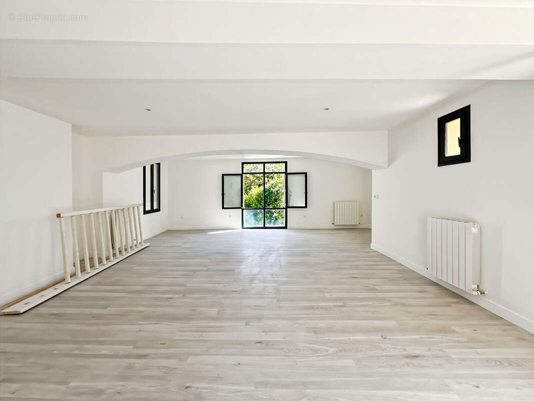 Maison - Mantes La Ville - 200m2 - photo 3