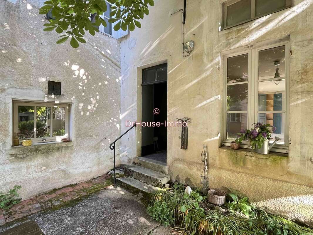 Maison à NOYERS