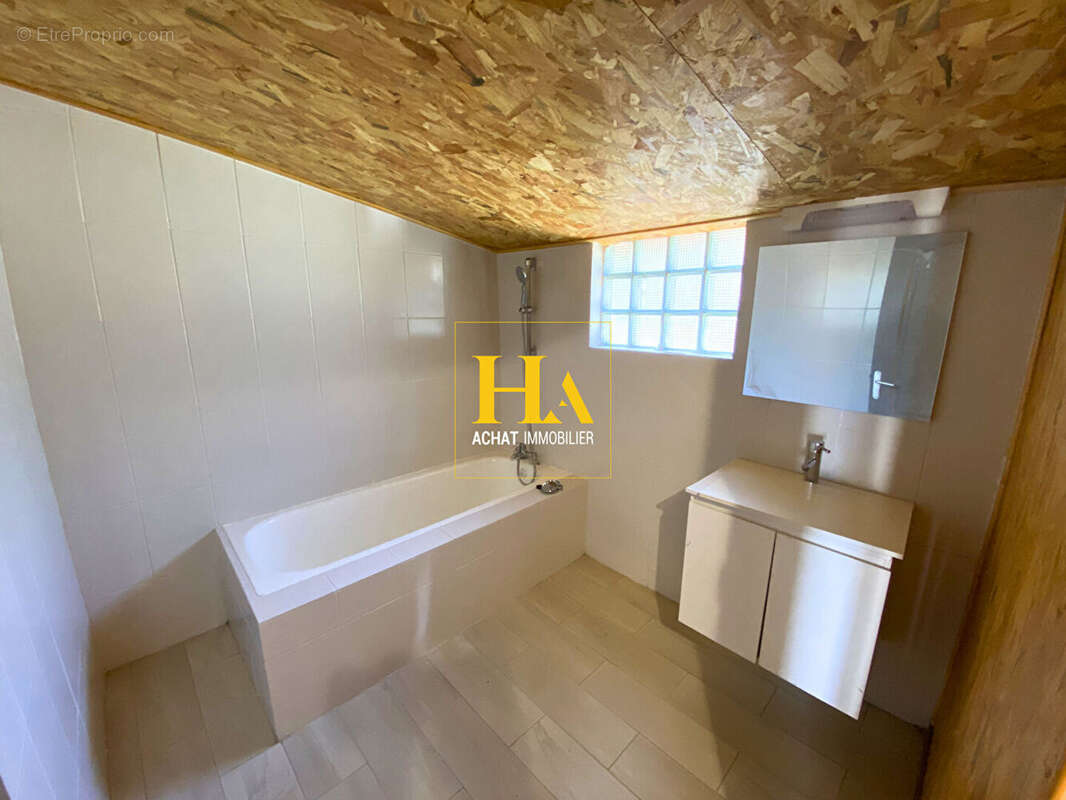 Maison à LES AVIRONS