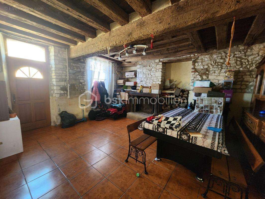 Maison à RIGNY-LE-FERRON