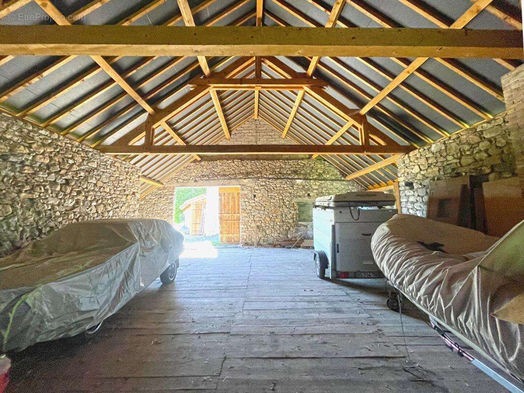 Ferme à restaurer 400m2 Saint Laurent du Cros (05500) - photo 12