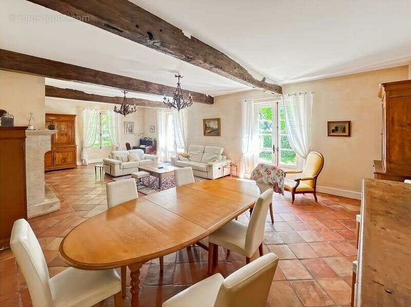 Aux portes de LECTOURE, superbe maison de 9 pièces principales avec jardin - photo 9