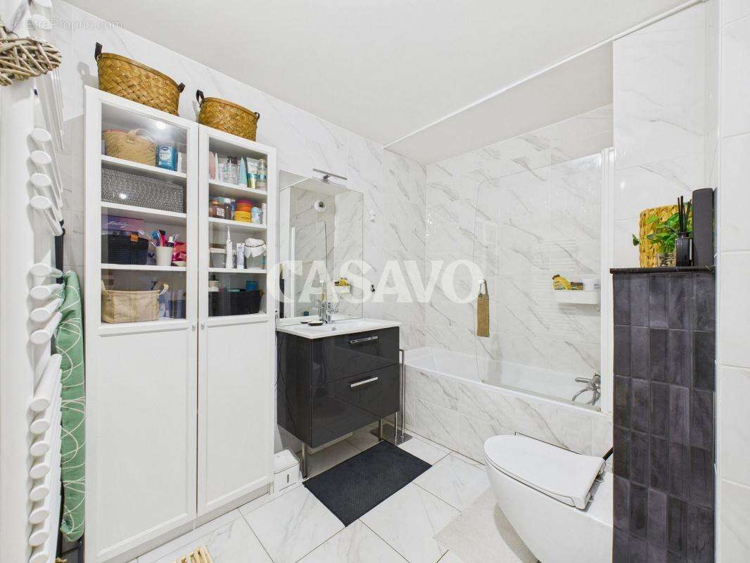 Appartement à COURBEVOIE