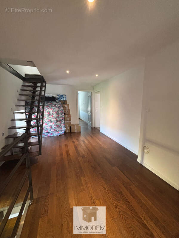 Maison entièrement rénovée avec dépendance et fort potentiel - photo 13
