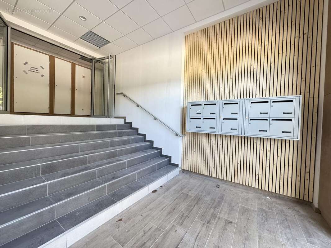 Appartement à VEAUCHE