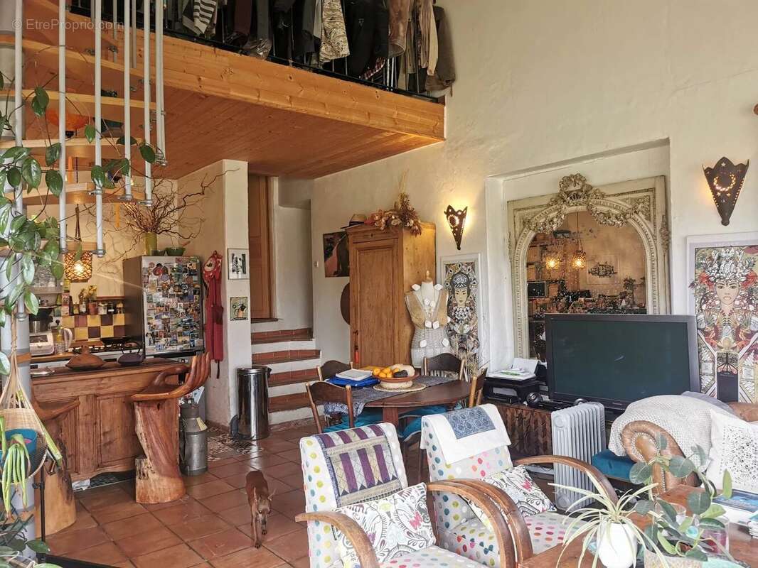 Maison à ENTRECASTEAUX