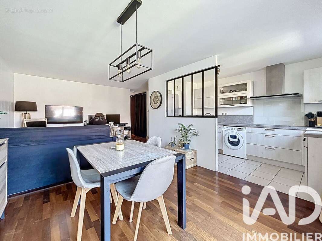 Photo 2 - Appartement à BUSSY-SAINT-GEORGES