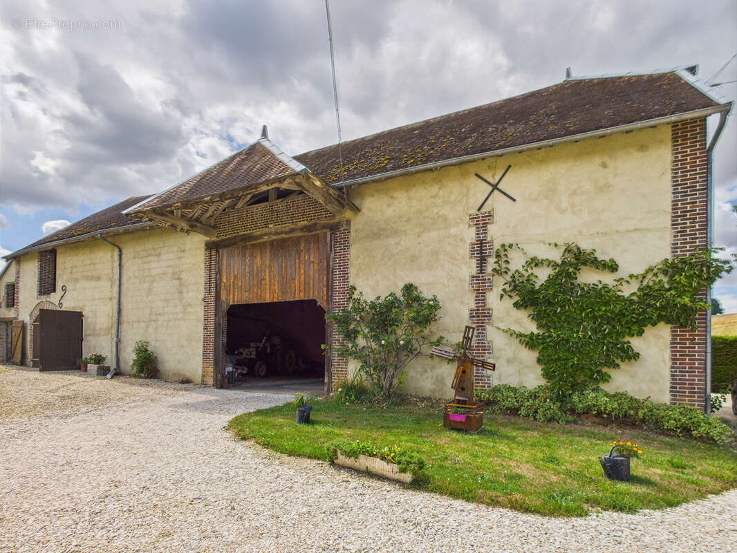 Belle Longère au coeur du pays d'othe, avec grange et superbe terrain - photo 4