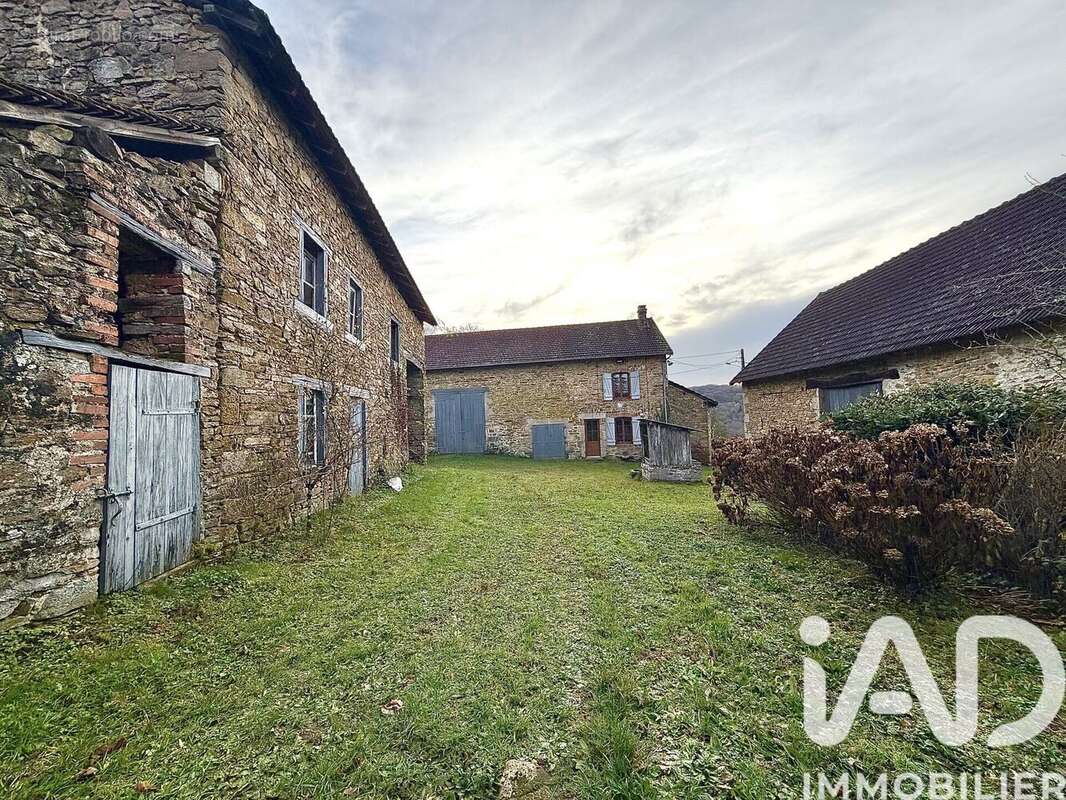 Maison 75 m² à Saint-Martin-Sainte-Catherine  - photo 2