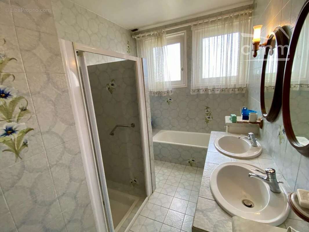 Maison à SURY-LE-COMTAL