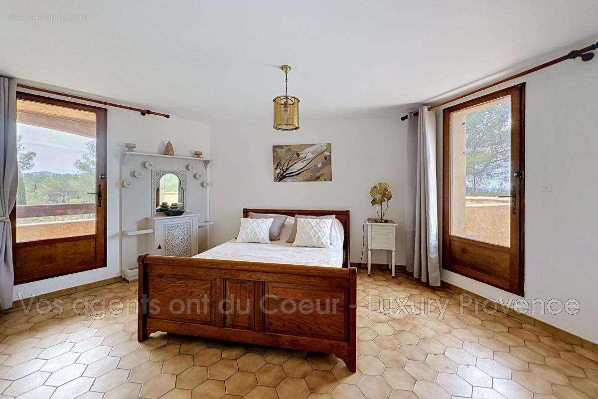 Maison à CHATEAUNEUF-LE-ROUGE