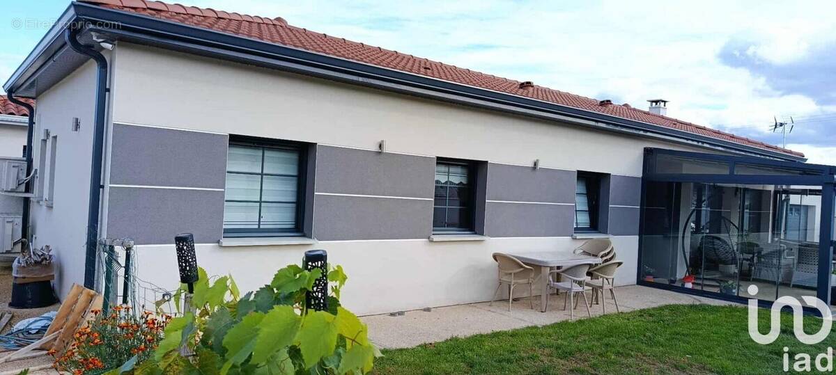 Photo 1 - Maison à SURY-LE-COMTAL