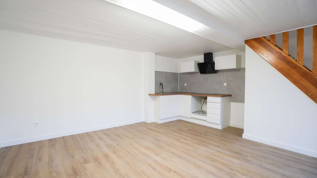 EXCLUSIVITÉ - NOHANENT - Lot de deux maisons de ville avec petit jardin - photo 2