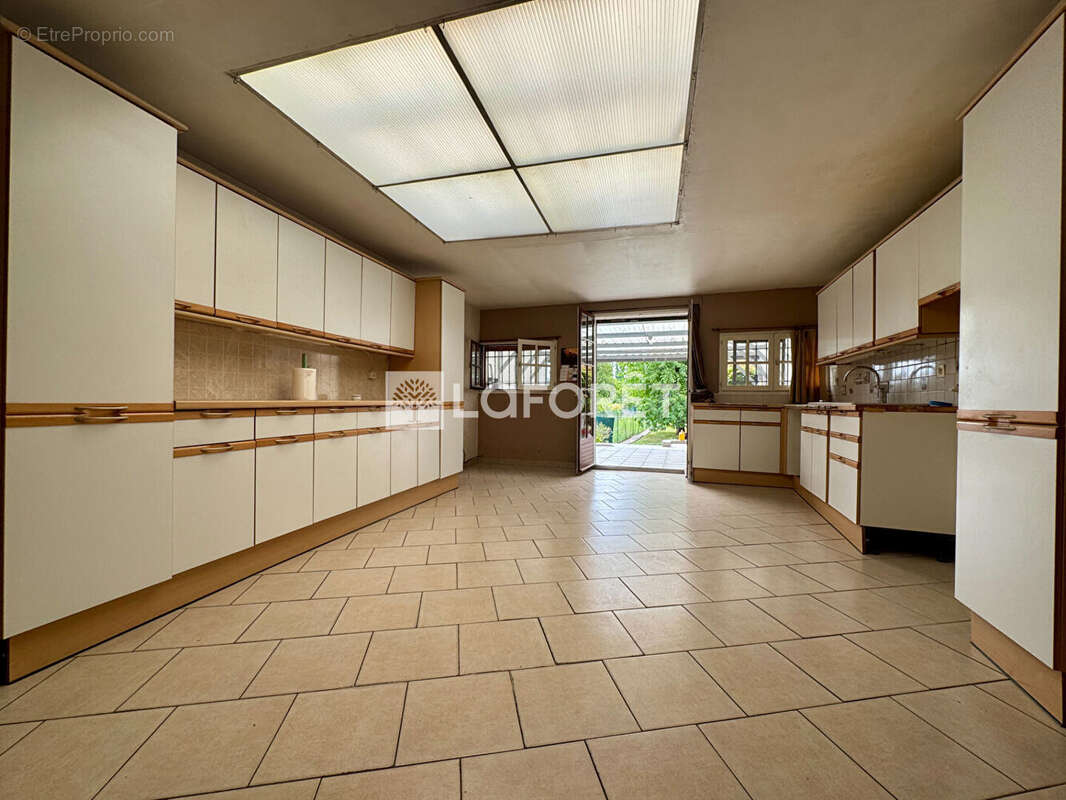 Maison de ville - 3 chambres - jardin - garage (2 voitures) - cave - photo 2