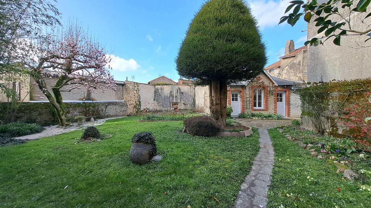Maison à PARTHENAY