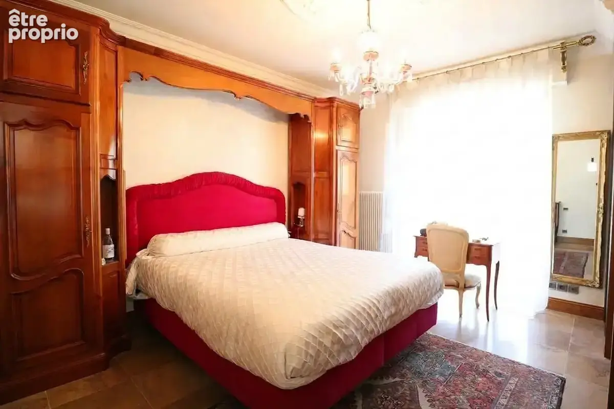Centre Bourg, Maison offrant 4 CH, 2 SDE, 3 WC, sur 3000 m2 - photo 12
