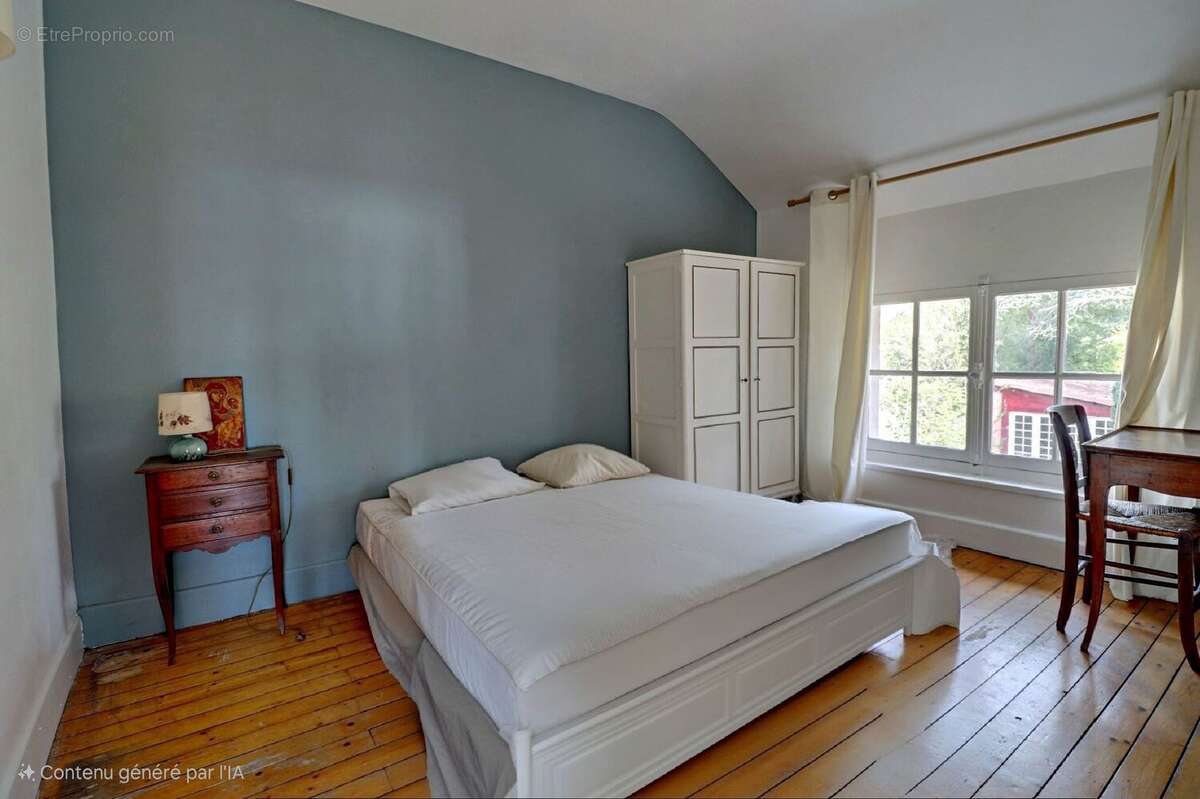 Maison à LA QUEUE-LES-YVELINES