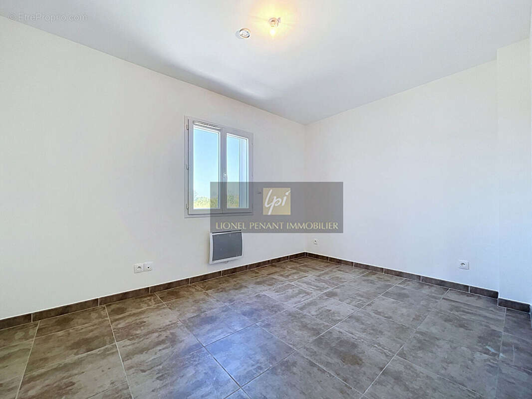 Entraigues villa t4 90m² terrasse garage terrain 220m² - photo 8