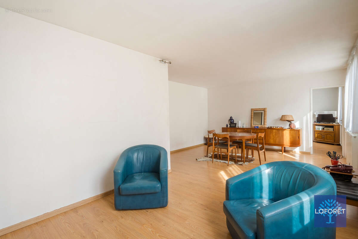 Appartement à LES PAVILLONS-SOUS-BOIS