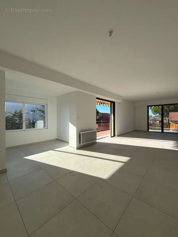 Appartement à SAINT-LAURENT-DU-VAR