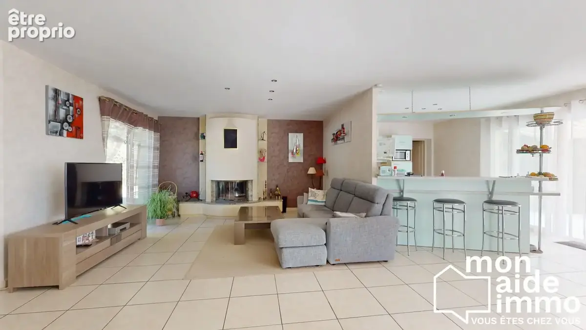 Maison 141 m² à Fargues-Saint-Hilaire  - photo 4