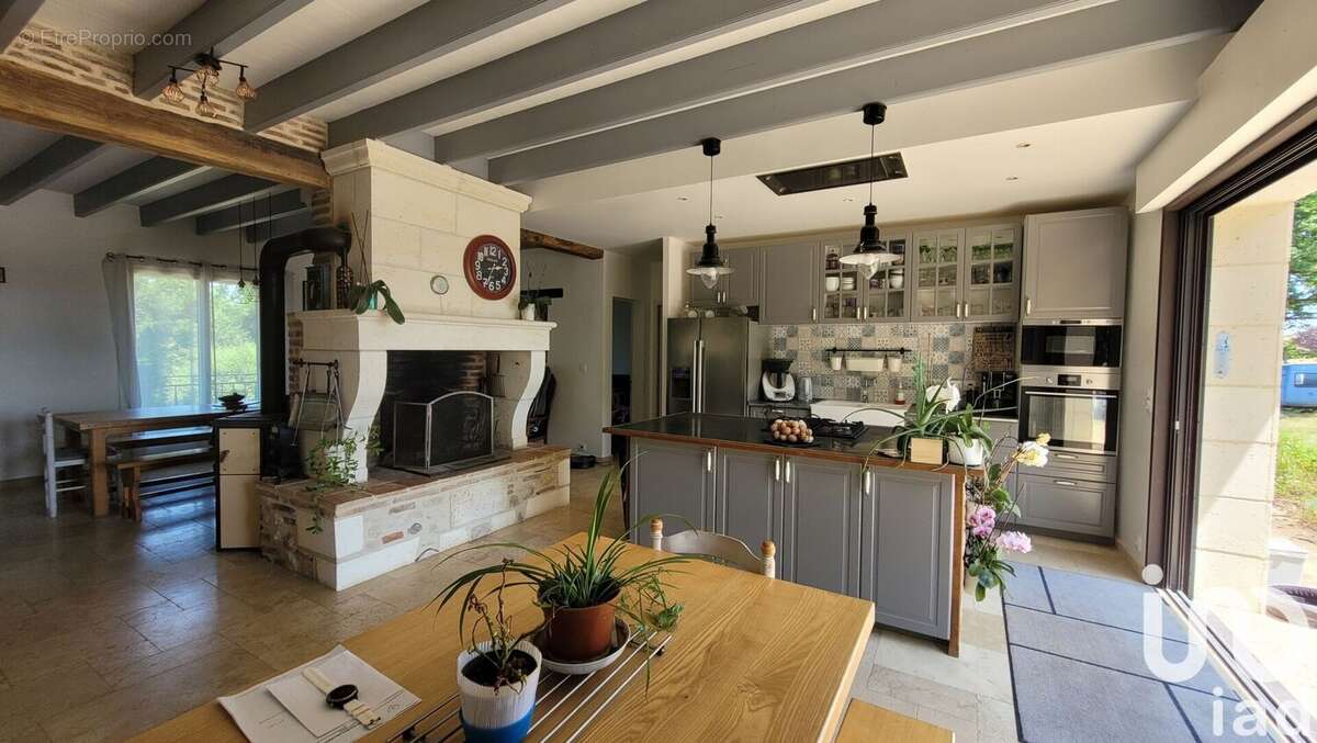 Photo 3 - Maison à LA ROCHE-CHALAIS