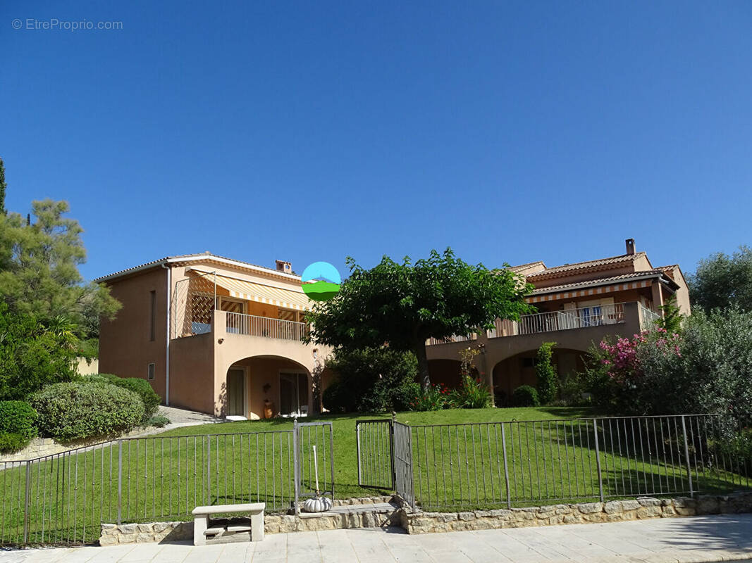 Maison à FLASSAN