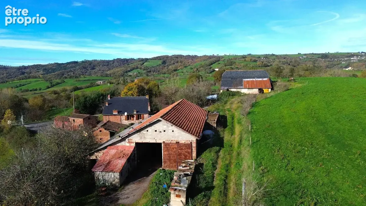 Corps de ferme de caractère avec + de 25 hectares + plusieurs dépendances - photo 3