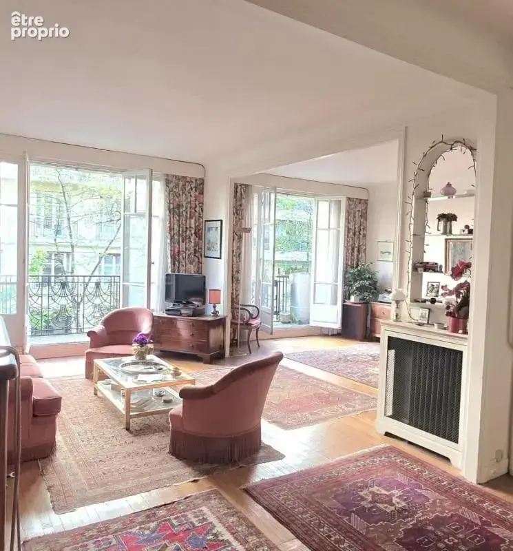 Appartement à PARIS-16E