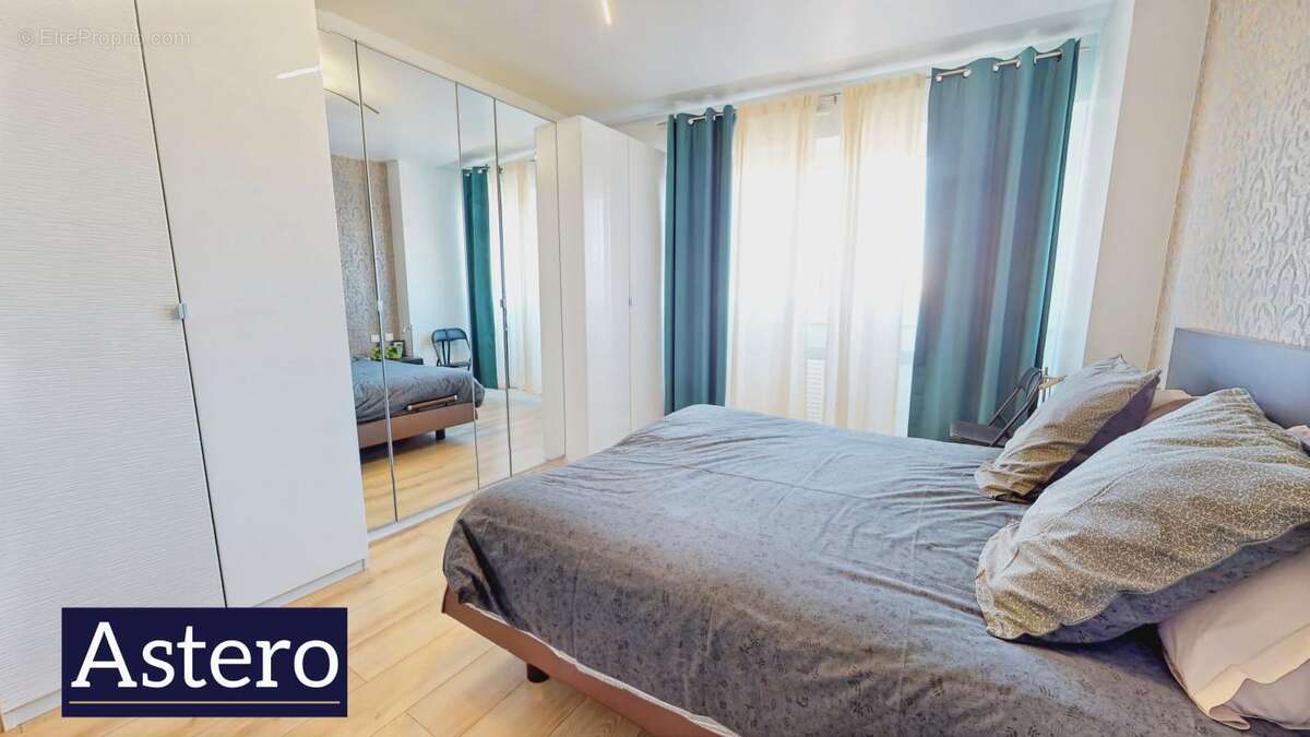 Appartement à COURBEVOIE