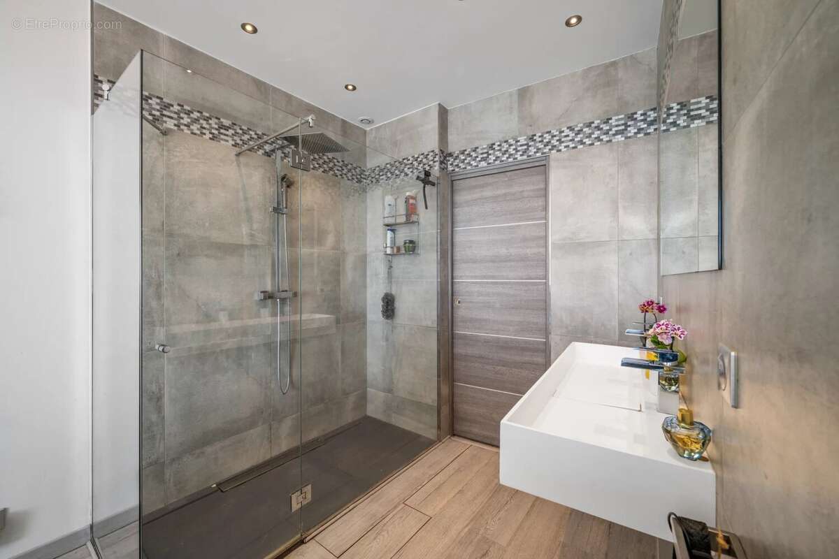 Appartement à CAP-D'AIL