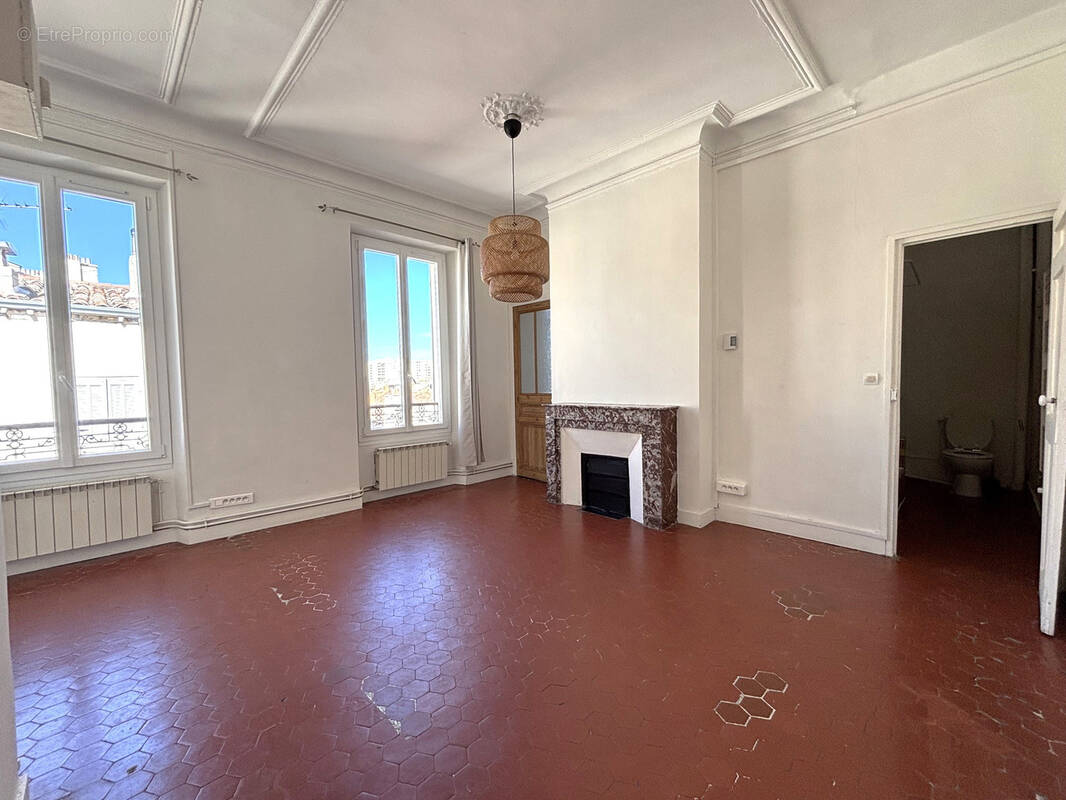 Appartement à MARSEILLE-1E