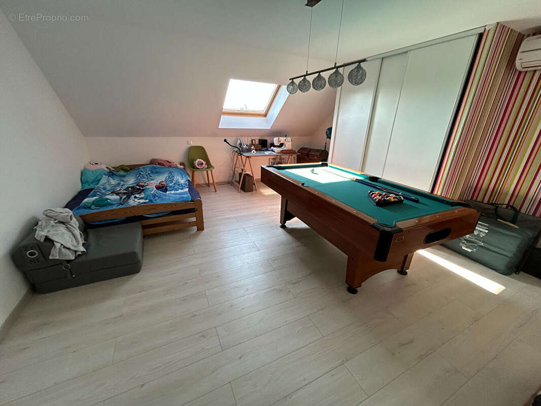 Maison à SAINT-CLEMENT-DE-LA-PLACE