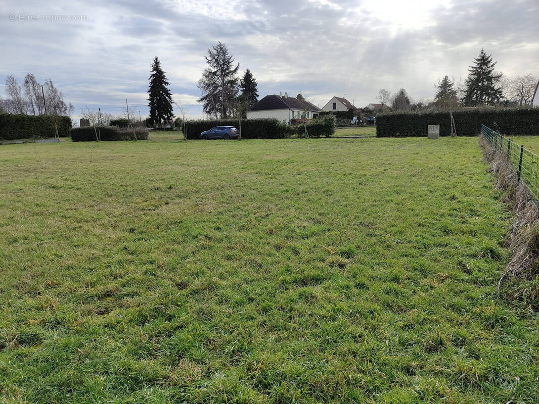 Terrain à LE MAGNY