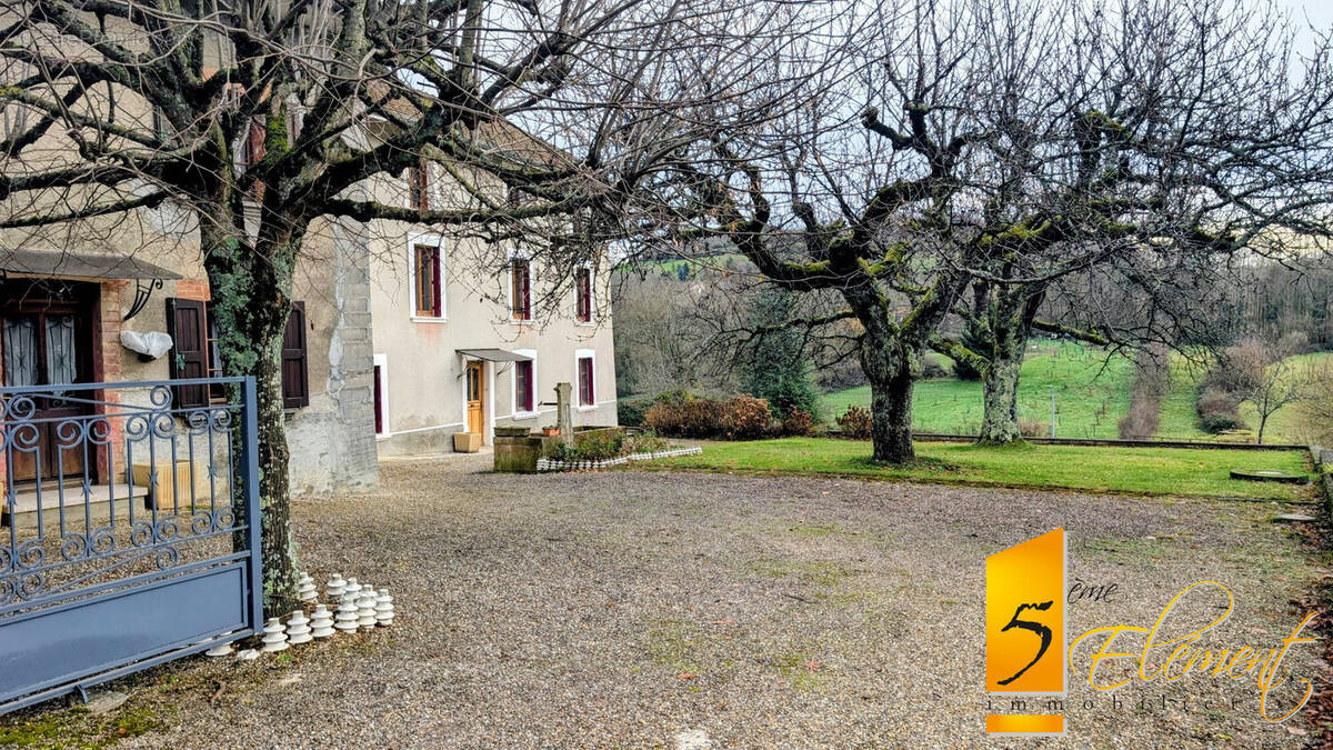 Maison à SAINT-PIERRE-DE-BRESSIEUX